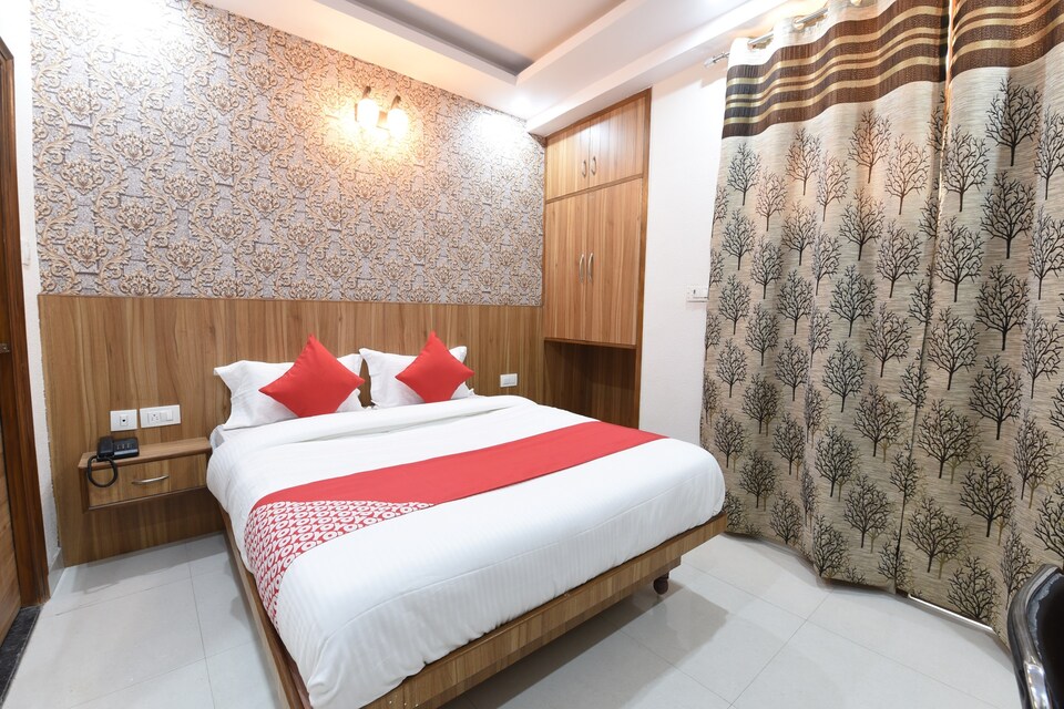 OYO 14387 Luxury Inn, Airport-Dwarka Delhi, Delhi