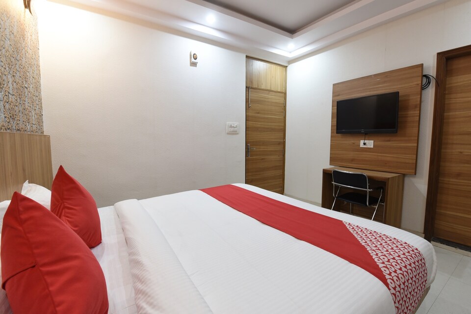 OYO 14387 Luxury Inn, Airport-Dwarka Delhi, Delhi