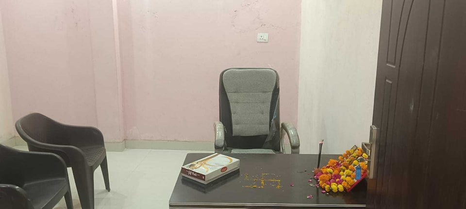 SPOT ON Abhay Hotel And Restaurant , Chowk Allahabad, Prayagraj