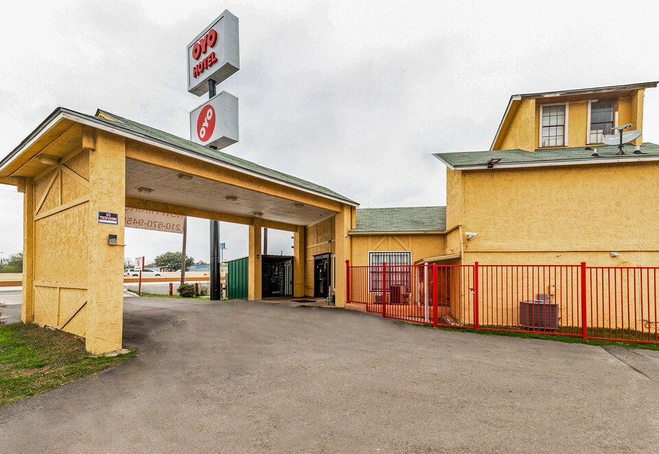 OYO Hotel San Antonio Lackland near Seaworld, C78227, San-Antonio