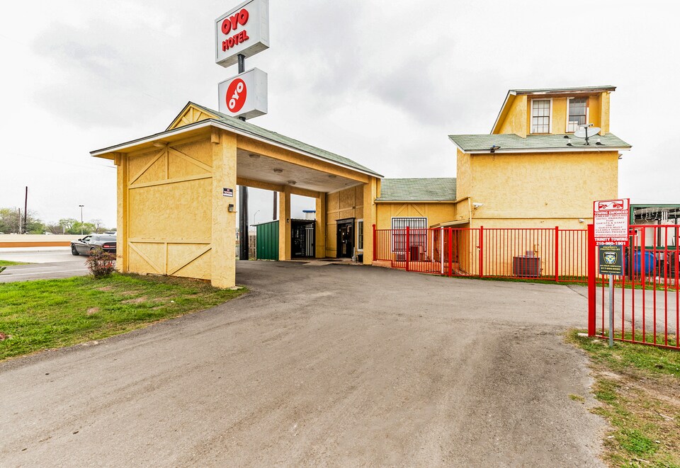 OYO Hotel San Antonio Lackland near Seaworld, C78227, San-Antonio