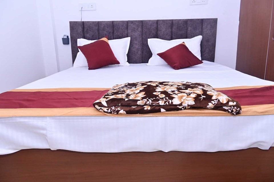SPOT ON Sky Hotel 2, Bidhuna, Bidhuna
