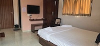 Hotel O Saaj Inn