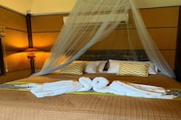 Palette Luxe Elephant Camp Maerim