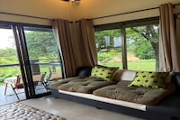 Palette Luxe Elephant Camp Maerim