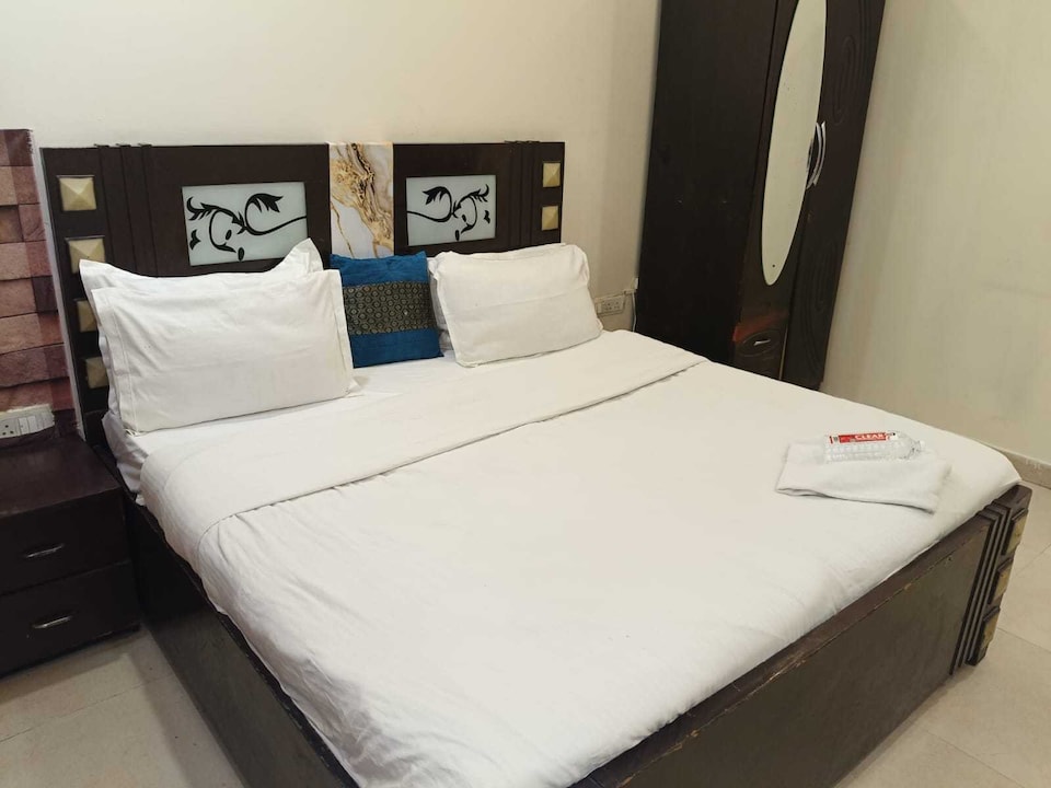Collection O Sector 5 Ghaziabad Formerly Five Seas , Indirapuram Ghaziabad, Ghaziabad