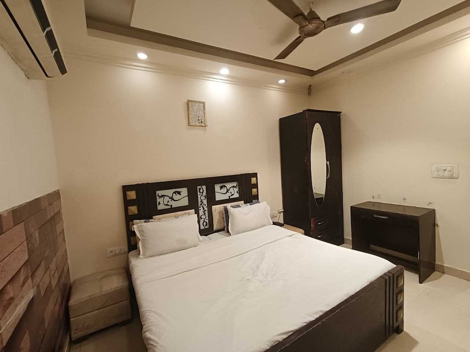 Collection O Sector 5 Ghaziabad Formerly Five Seas , Indirapuram Ghaziabad, Ghaziabad