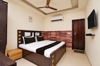 Collection O Sector 5 Ghaziabad Formerly Five Seas 