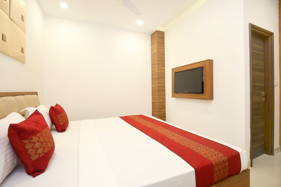 OYO 14392 Hotel Pearl wood, Zirakpur, Zirakpur