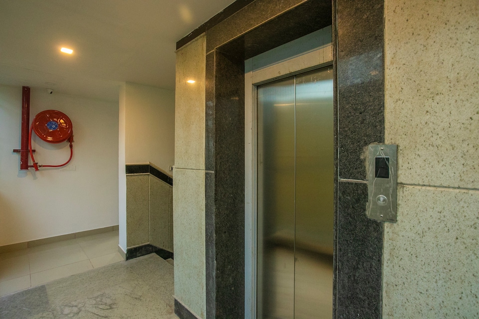 Hotel O Varcity Phi Premium Pavilion ,Above HDFC Bank ,Near Anjaneya Temple Madiwala, Hosur Main r, BTM Madiwala Bangalore-II, बैंगलोर