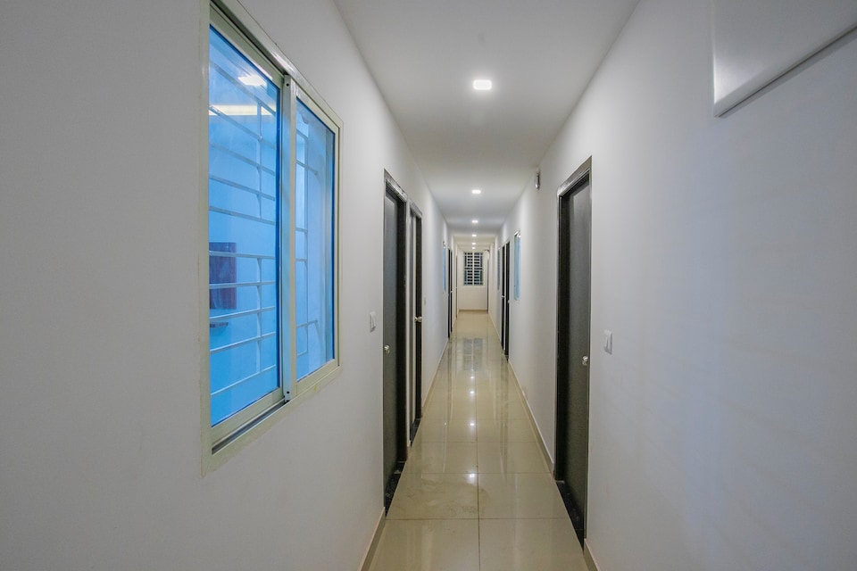 Hotel O Varcity Phi Premium Pavilion ,Above HDFC Bank ,Near Anjaneya Temple Madiwala, Hosur Main r, BTM Madiwala Bangalore-II, बैंगलोर