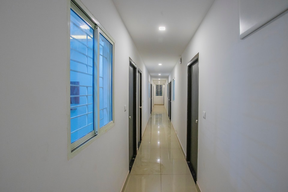 Hotel O Varcity Phi Premium Pavilion ,Above HDFC Bank ,Near Anjaneya Temple Madiwala, Hosur Main r, BTM Madiwala Bangalore-II, Bangalore