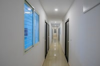 Hotel O Varcity Phi Premium Pavilion ,Above HDFC Bank ,Near Anjaneya Temple Madiwala, Hosur Main r