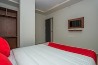 Hotel O Varcity Phi Premium Pavilion ,Above HDFC Bank ,Near Anjaneya Temple Madiwala, Hosur Main r