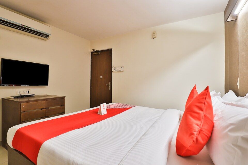 OYO 14411 Hotel Royal, Alkapuri Vadodara, Vadodara