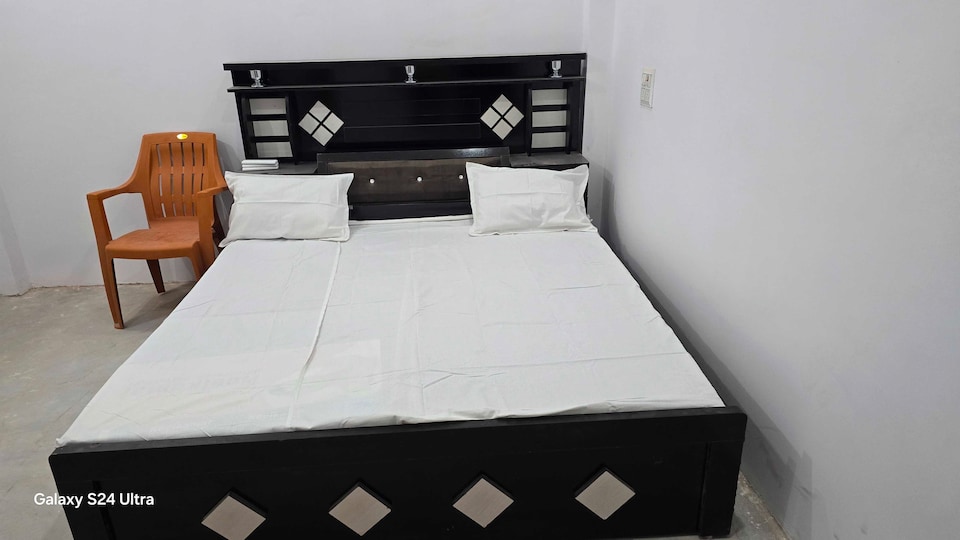 Hotel O Hotel Suraj, Mumfordganj Allahabad, Prayagraj