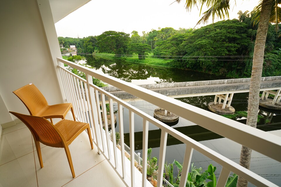 OYO 14419 Aaziya Inn, Aluva Kalamassery Kochi, Kochi