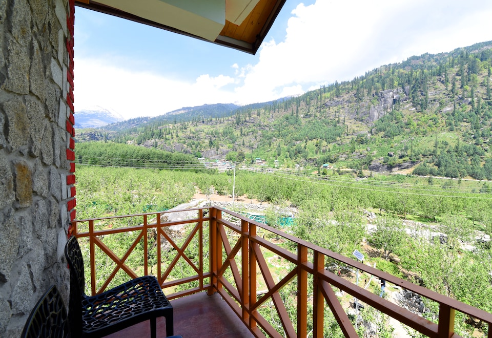OYO 14423 Burua Valley Retreat, Rohtang Highway, Manali