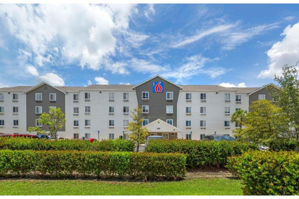 Motel 6 Suites Fort Myers FL, Fort Myers Central, Fort Myers FL