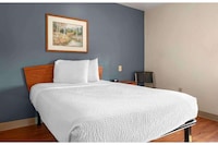 Motel 6 Suites Cincinnati Sharonville, OH