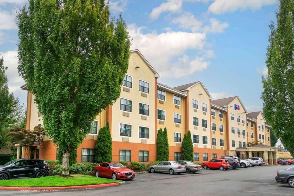 Motel 6 Suites Seattle Kent, WA, C98032, Kent WA