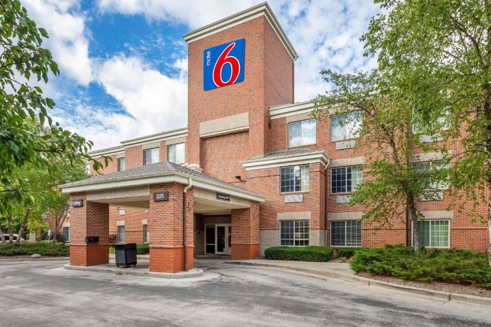 Motel 6 Suites Milwaukee Brookfield, WI, Brookfield WI, Brookfield