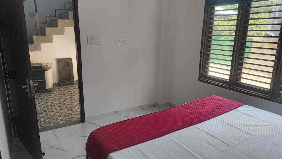 SPOT ON Neel Sarover Residency & Banquet Hall , Vikas Nagar Lucknow, Lucknow