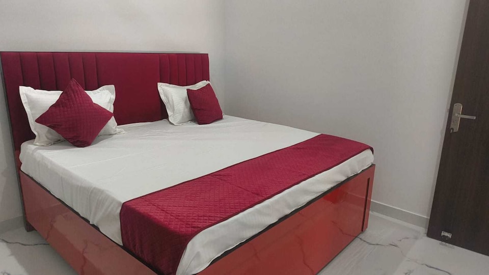 SPOT ON Neel Sarover Residency & Banquet Hall , Vikas Nagar Lucknow, Lucknow