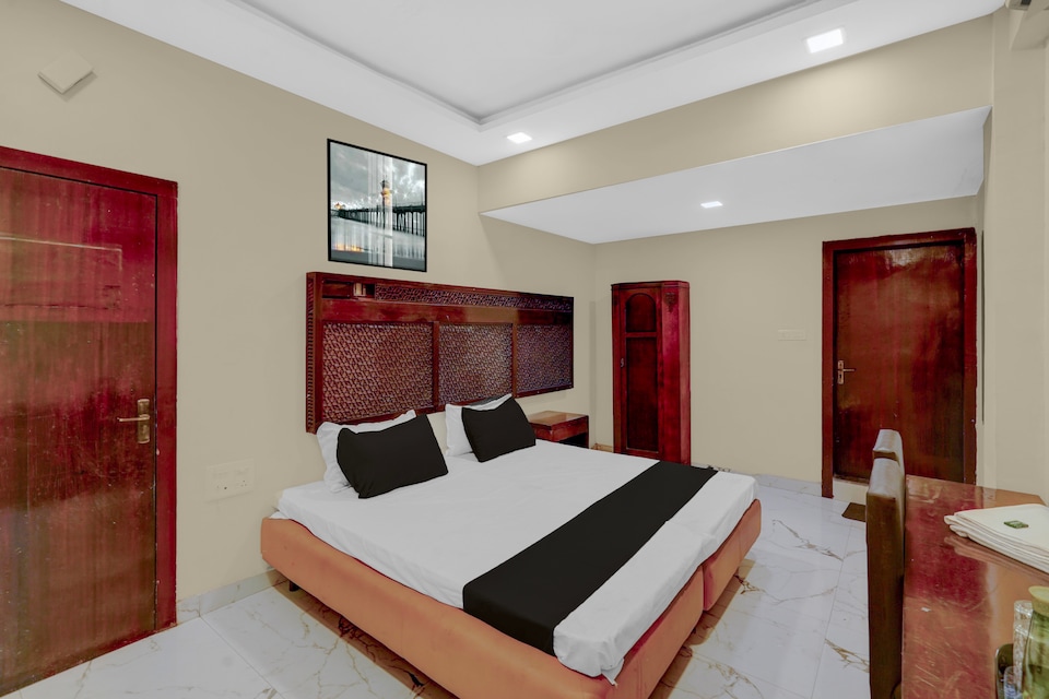 HOTEL O INNORA, Airport Road - Raipur, Raipur