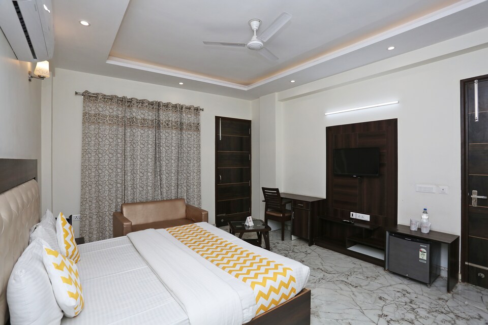 Capital O 14482 Live Inn, Golf Course Road, Gurgaon