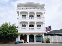Hotel O near Masjid Raya Al-Mashun formerly Hotel Wisma Yuli
