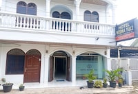 Hotel O near Masjid Raya Al-Mashun formerly Hotel Wisma Yuli