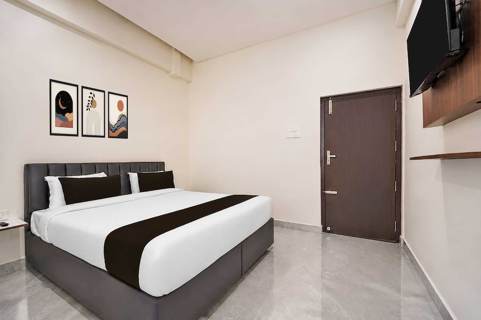 Clubhouse Vytilla Kochi by CheckIn, Vytilla Kochi, Kochi