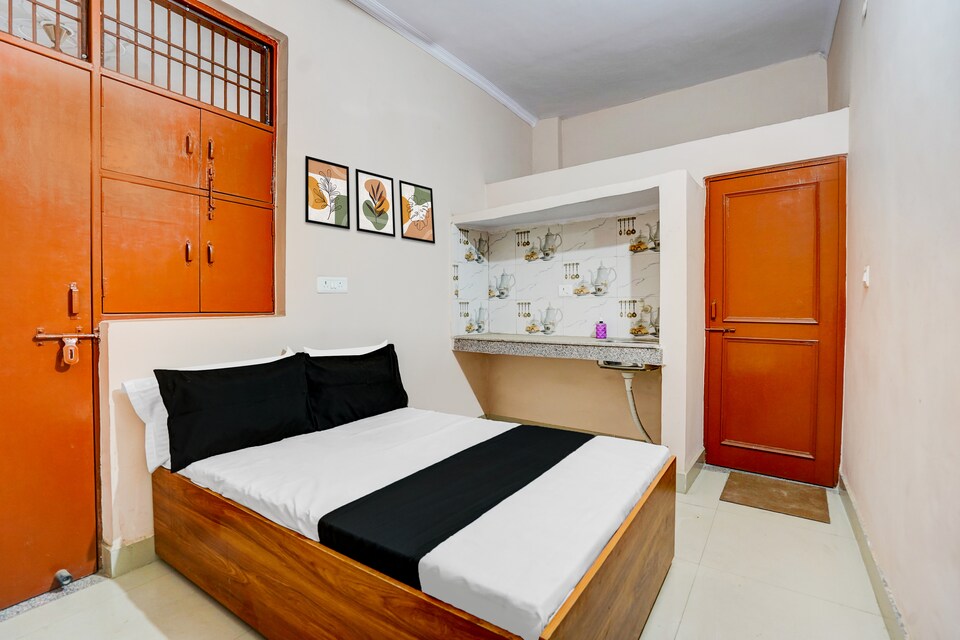Hotel O  Vinayak Guest House &PG, Greater Noida, Noida