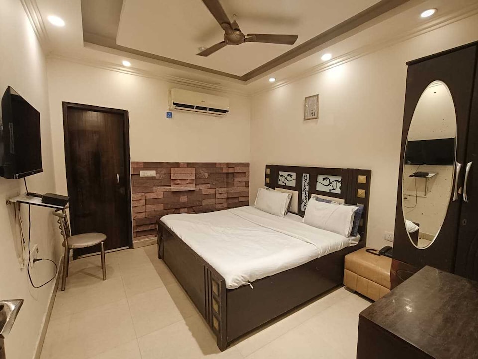 Hotel  O Paradise, Vaishali Kaushambi Metro, Ghaziabad
