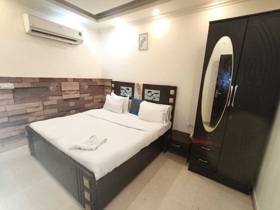 Hotel  O Paradise, Vaishali Kaushambi Metro, Ghaziabad