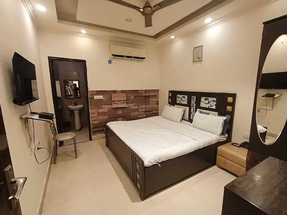 Hotel  O Paradise, Vaishali Kaushambi Metro, Ghaziabad