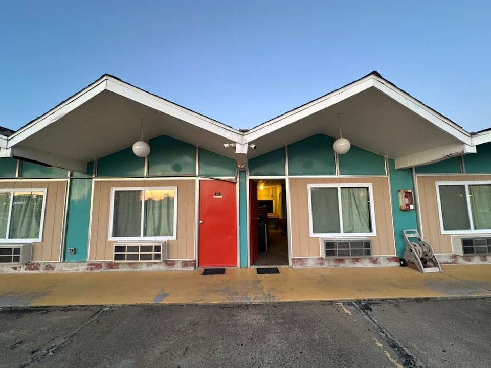 Gray Plaza Motel Benton Rend Lake I-57 , Benton, IL, Benton, IL