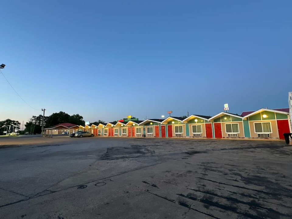 Gray Plaza Motel Benton Rend Lake I-57 , Benton, IL, Benton, IL