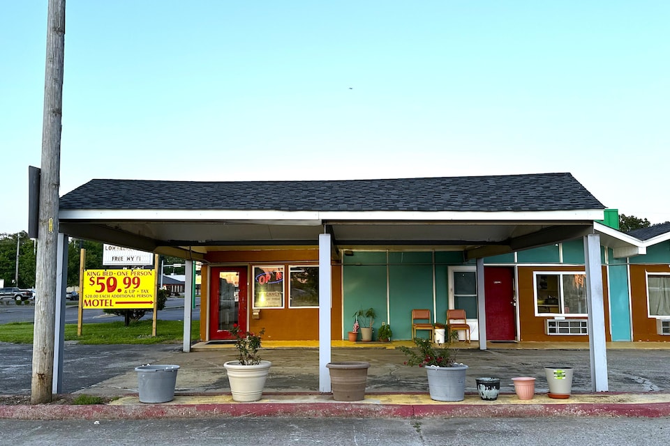 Gray Plaza Motel Benton Rend Lake I-57 , Benton, IL, Benton, IL