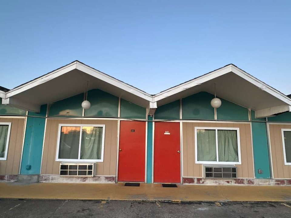 Gray Plaza Motel Benton Rend Lake I-57 , Benton, IL, Benton, IL