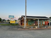 Gray Plaza Motel Benton Rend Lake I-57 
