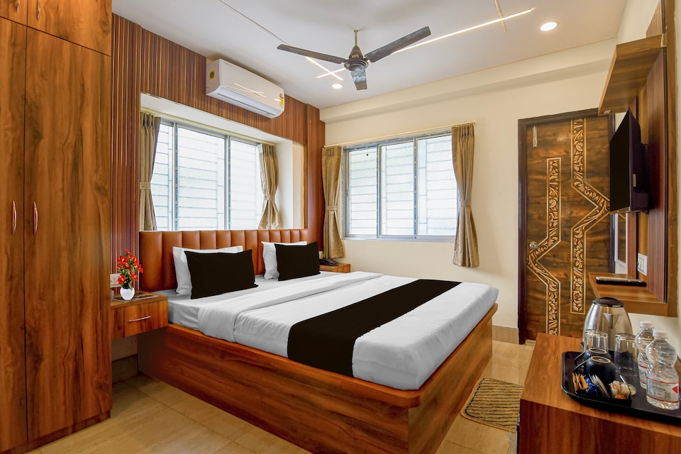 Super Collection O Newtown Bus Stand Formerly The Executive Suites, Rajarhat Kolkata, Kolkata