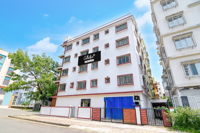 Super Collection O Newtown Bus Stand Formerly The Executive Suites