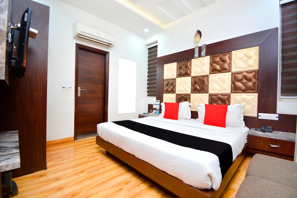 Capital O 14493 Hotel Aman Residency, Amritsar Bus Stand, Amritsar