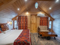 DanCenter Riverside Lexus Regency Pahalgam