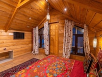 DanCenter Riverside Lexus Regency Pahalgam