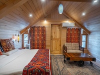 DanCenter Riverside Lexus Regency Pahalgam