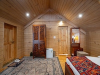 DanCenter Riverside Lexus Regency Pahalgam