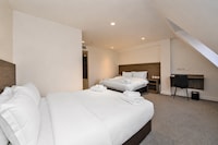 OYO The Manor Park Hotel